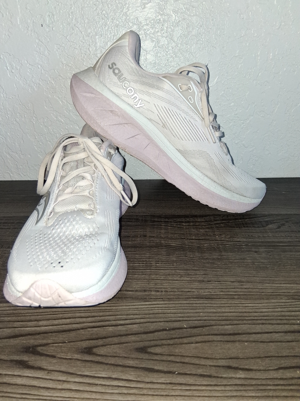 ​Saucony Women's Ride 18 Running Shoes Moon Woodrose Light Pink Size 9 Wide